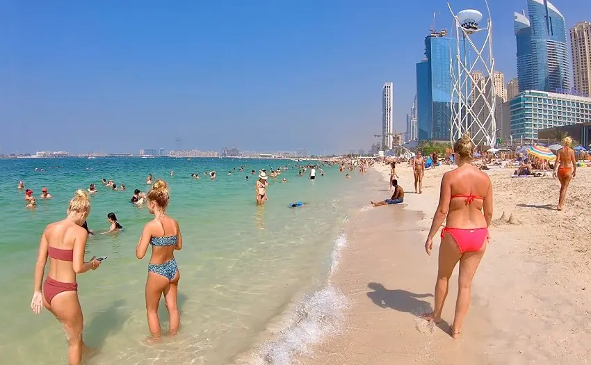 girls hooking up Dubai beach