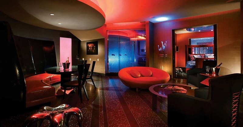 Spanish love hotel hostel group parties romantic