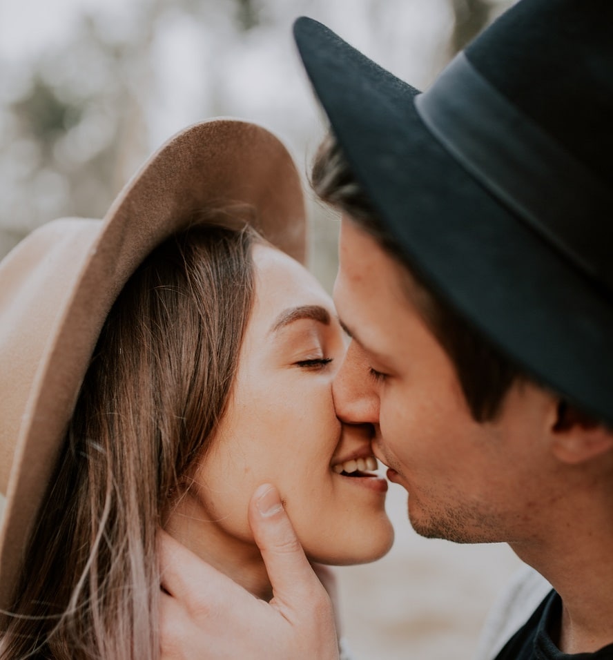 guy kissing a girl