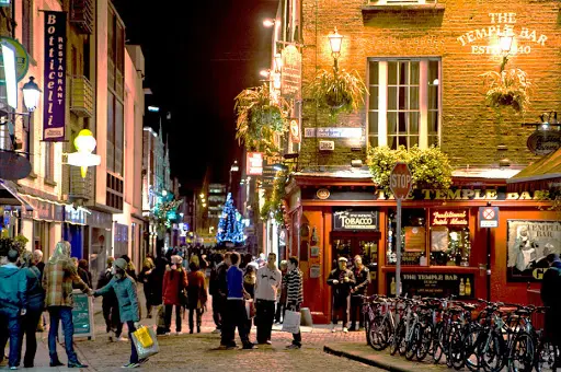 meet girls and men in Temple Bar bars easy get laid