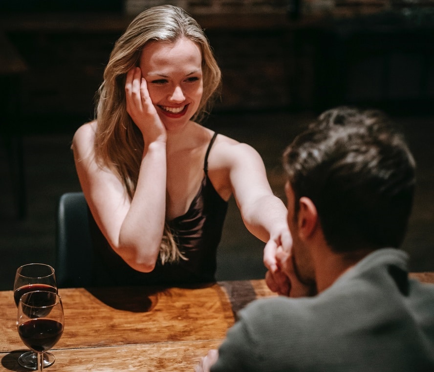 woman attract a man physically