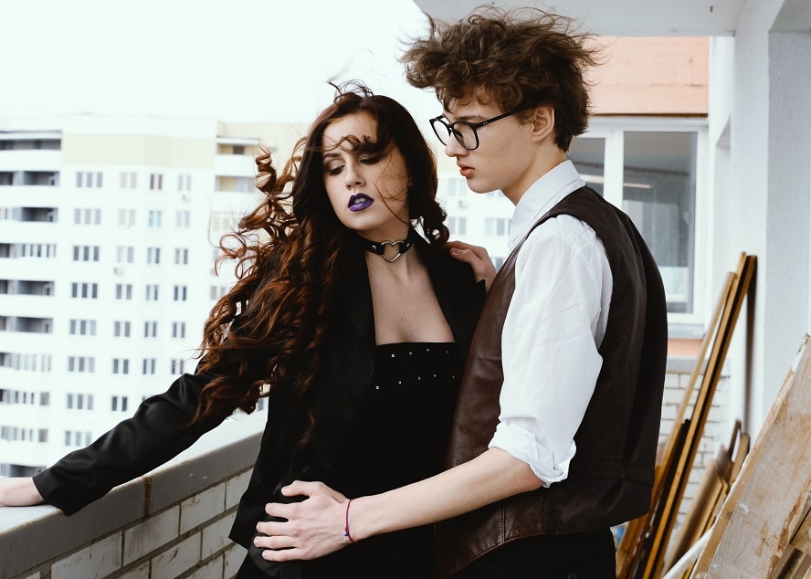younger guy attracted to older girl